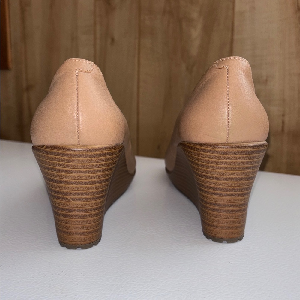 Crocs Tan Brown Wedge Dress Shoes Slip On Comfort Platform 3” Heel Women Size 8 - Picture 6 of 11